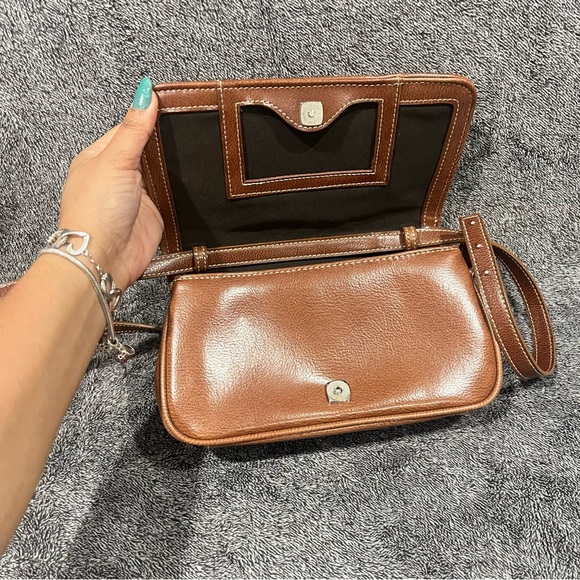 Liz Claiborne Faux leather crossbody bag - Picture 3 of 12